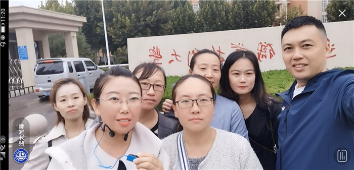 直播合影.jpg 直播合影.jpg