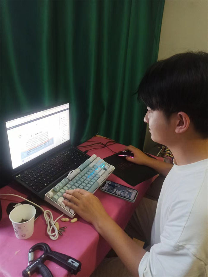 学生3.jpg 学生3.jpg